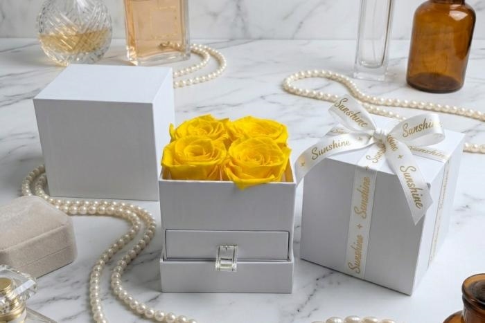 rigid gift box with flowers main image