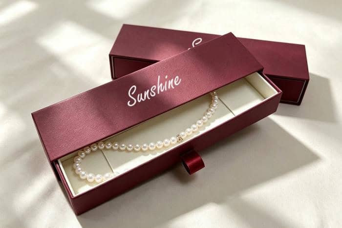long necklace paper box cover image